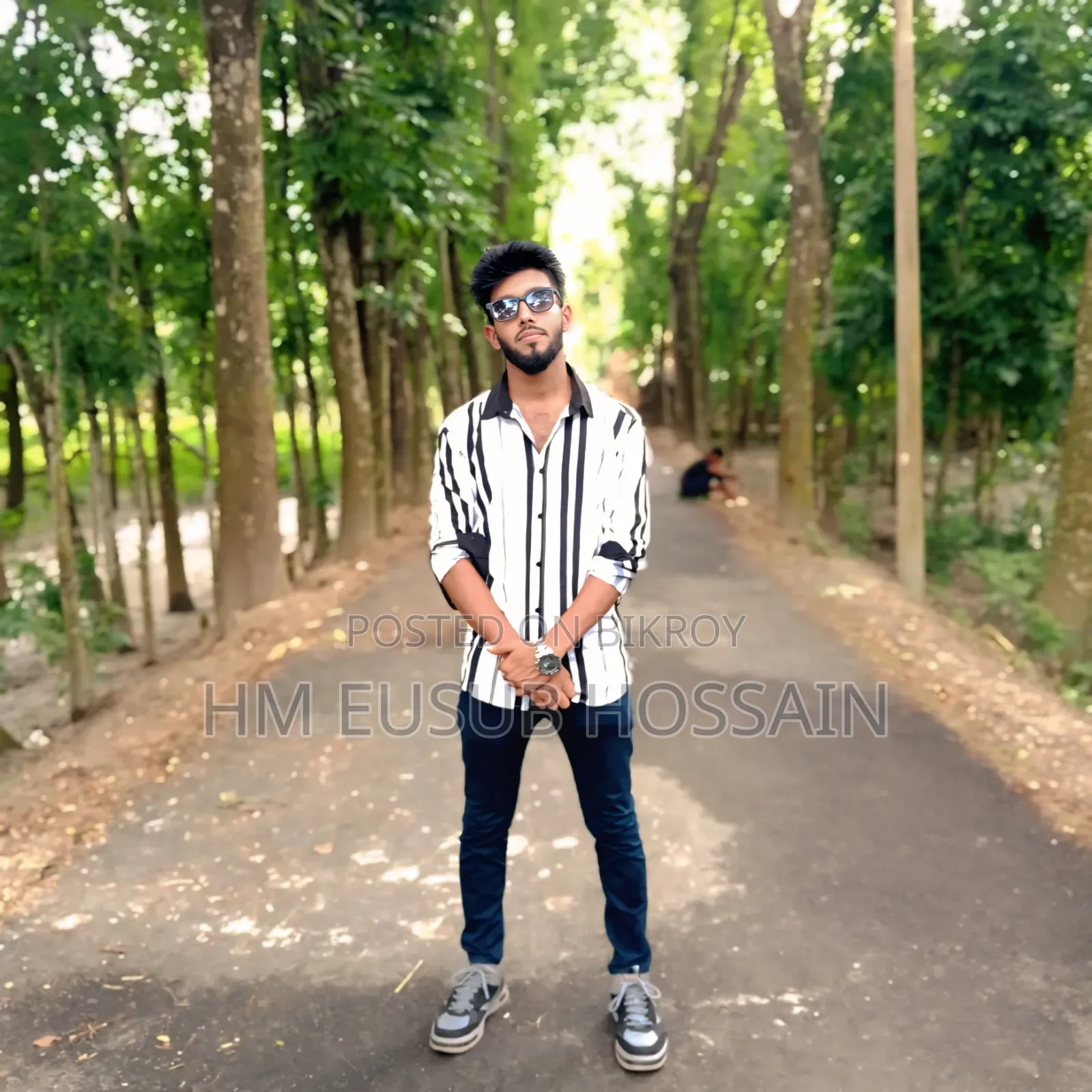 যে কোনো পোশাক
