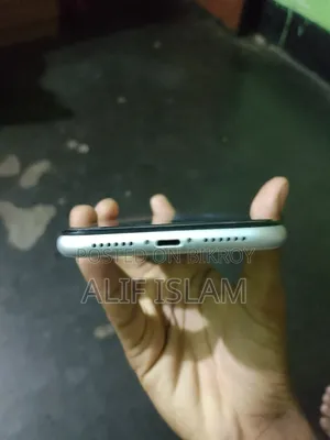 Apple iPhone XR 64 GB White