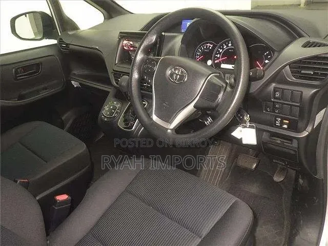 Toyota Noah 2.0 FWD (7 Seater) 2021 Silver