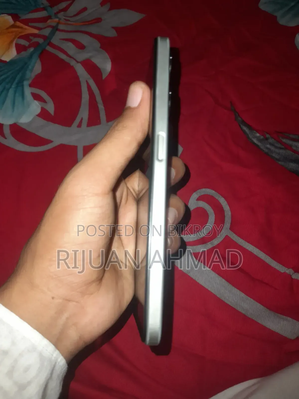 Realme V30 128 GB Gold