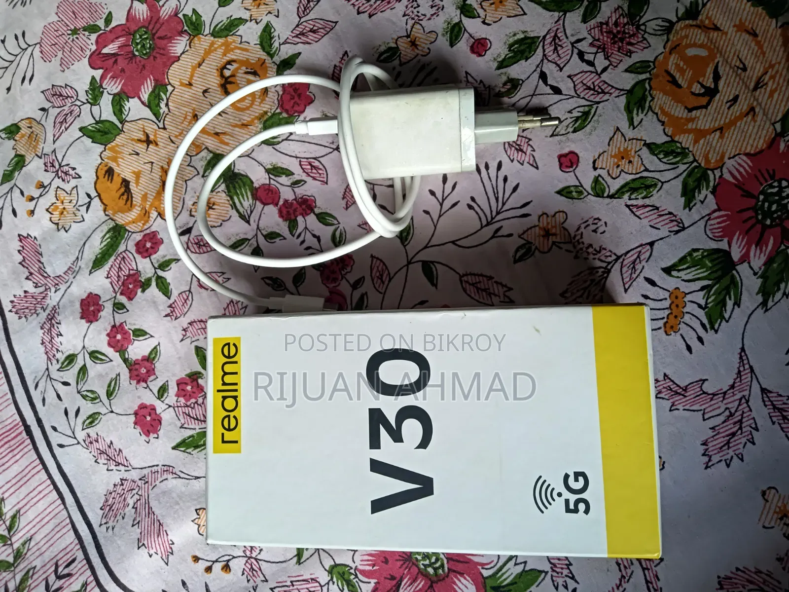Realme V30 128 GB Gold