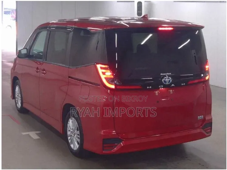 Toyota Noah 2023 Red