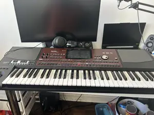 Korg Pa700 Professional Arranger Keyboard 61 Keys