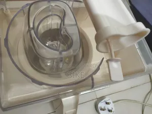 Geepas Juicer/Blender.