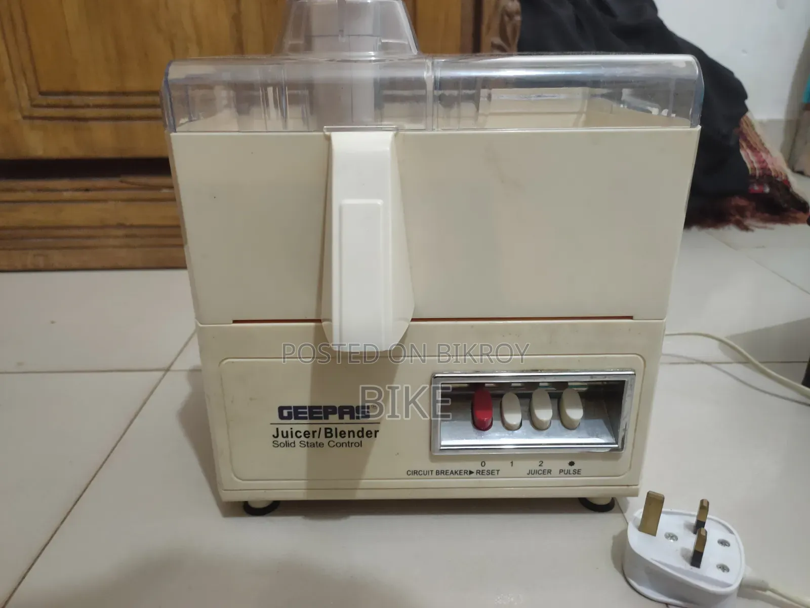 Geepas Juicer/Blender.
