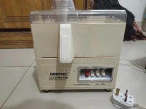 Geepas Juicer/Blender.