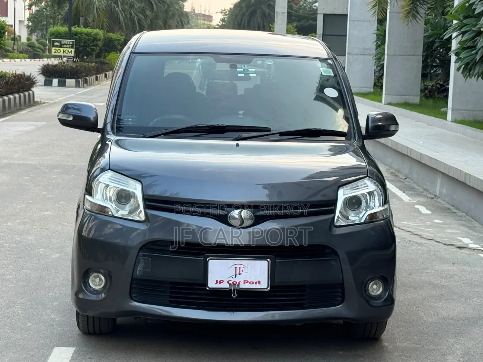 Toyota Sienta 2012 Gray