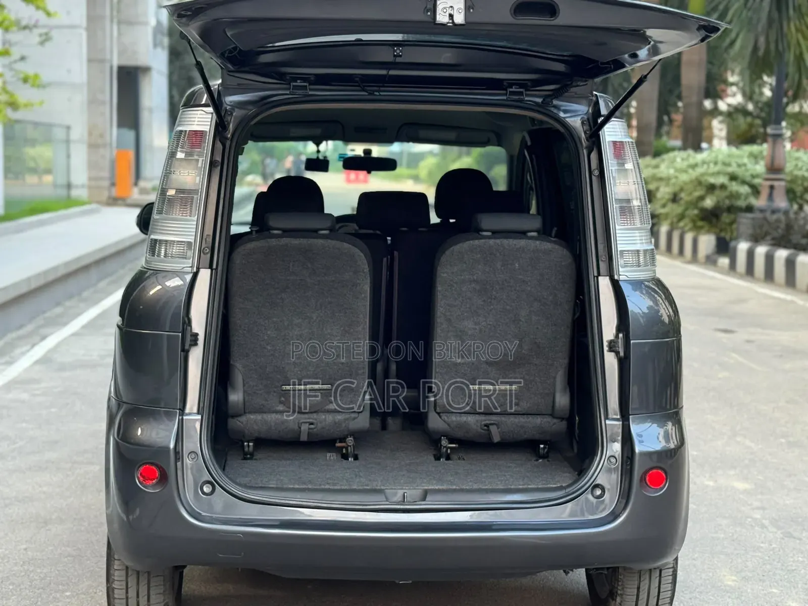 Toyota Sienta 2012 Gray