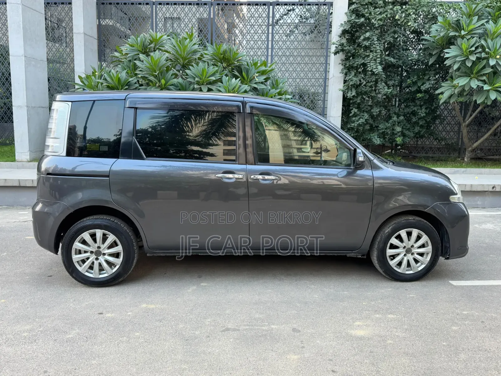 Toyota Sienta 2012 Gray