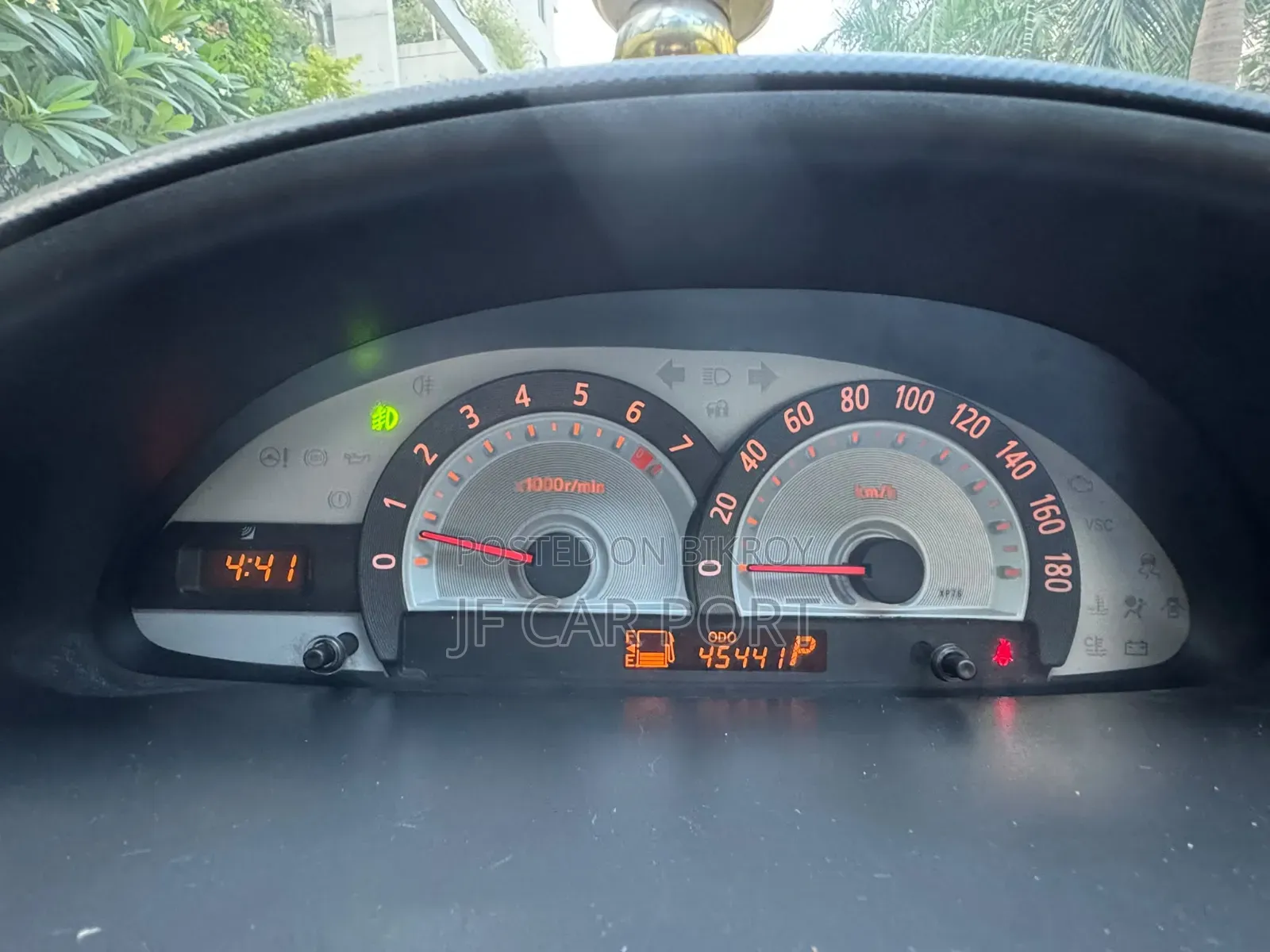 Toyota Sienta 2012 Gray