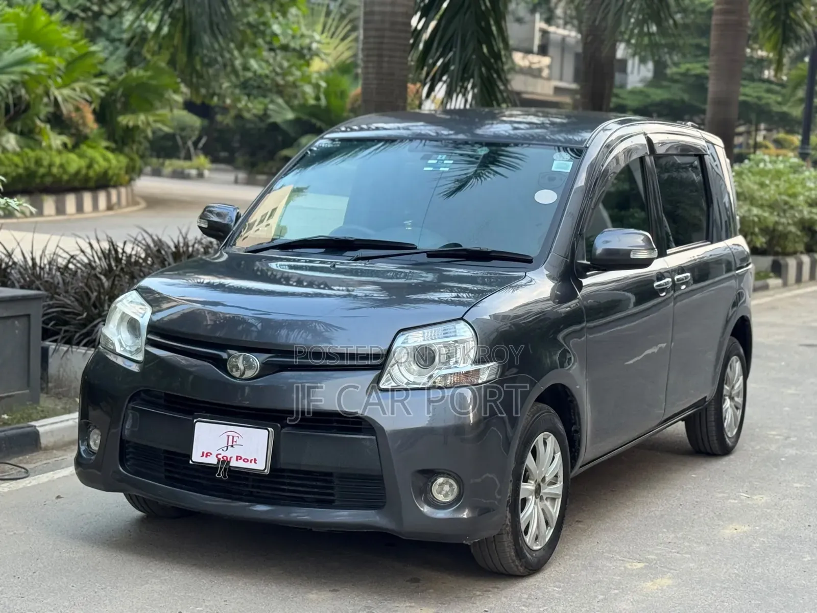 Toyota Sienta 2012 Gray