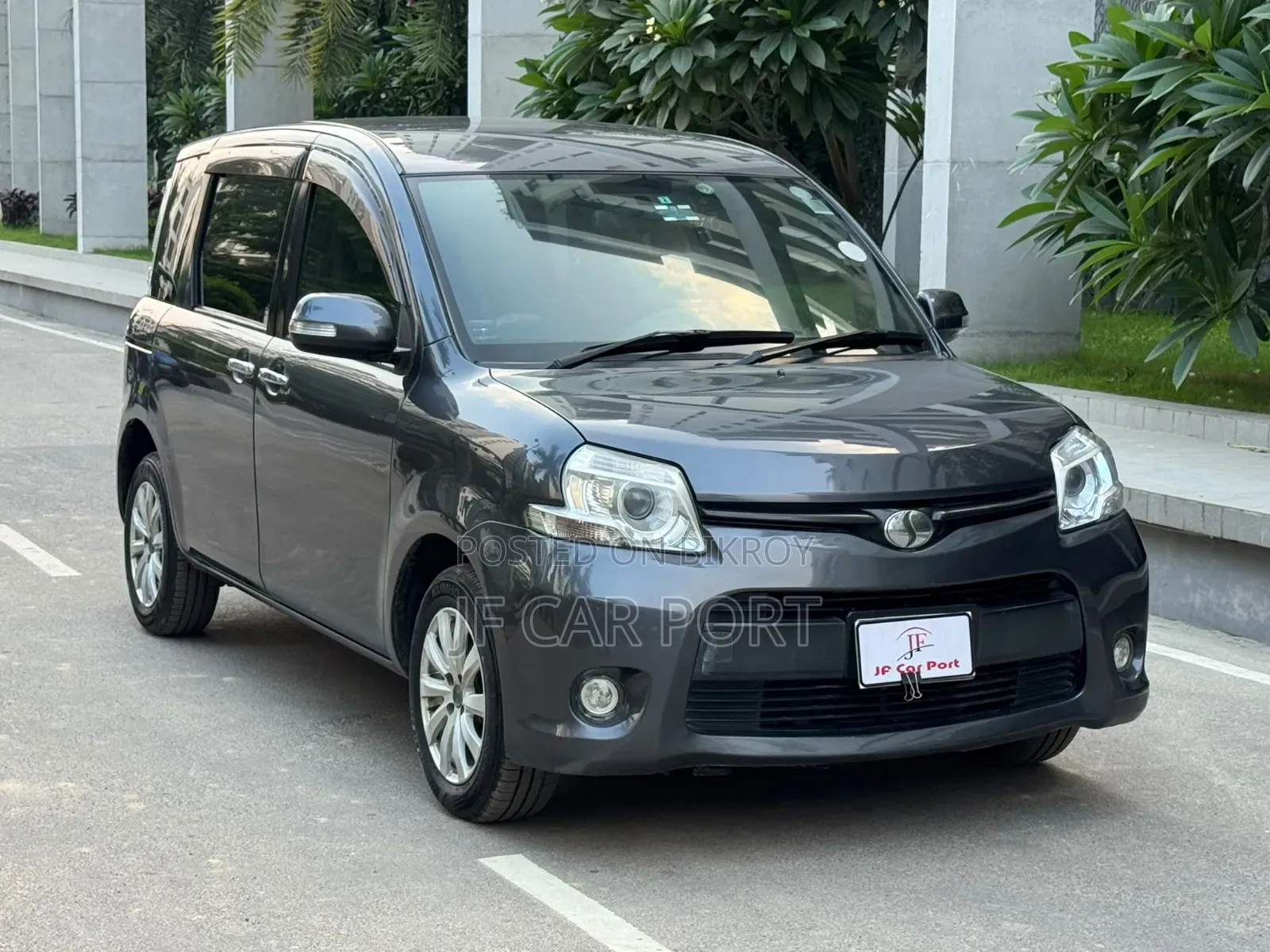 Toyota Sienta 2012 Gray