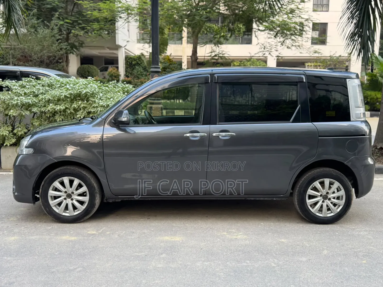 Toyota Sienta 2012 Gray