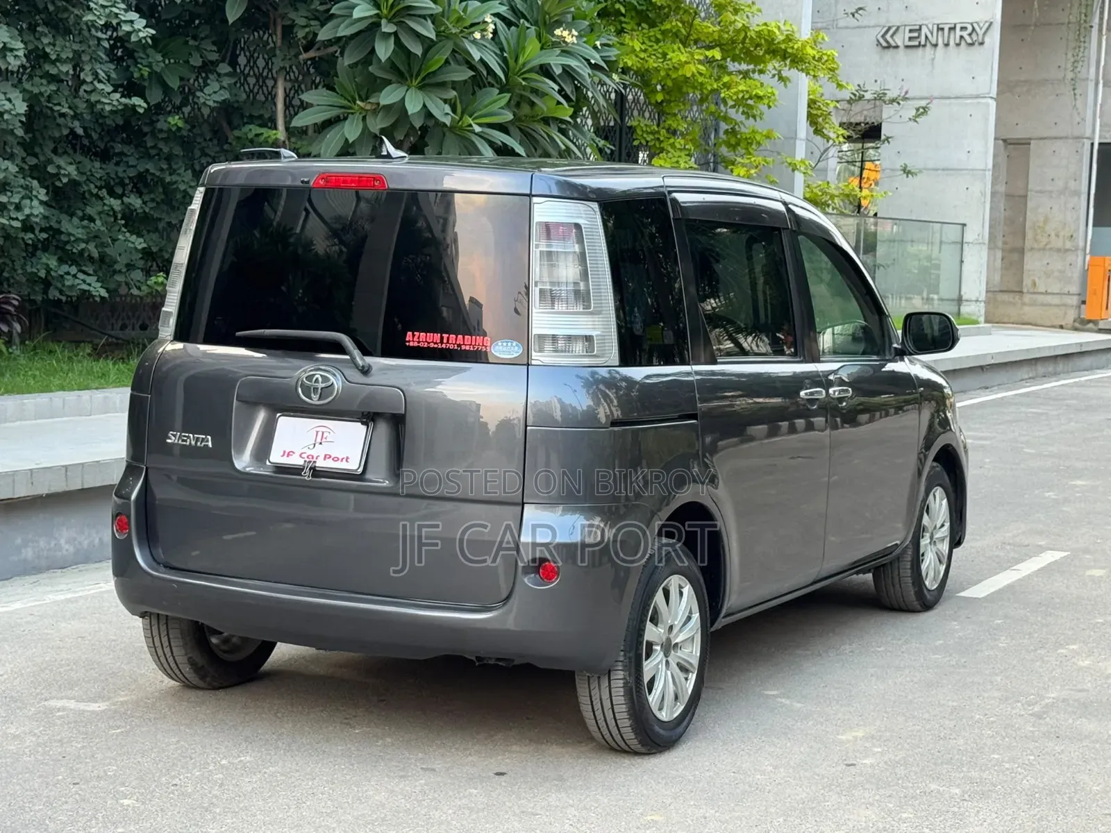 Toyota Sienta 2012 Gray
