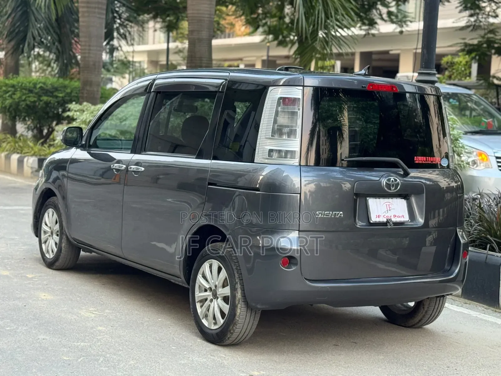 Toyota Sienta 2012 Gray