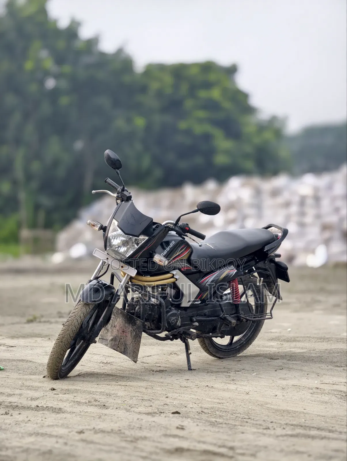 মাহিন্দ্রা সেঞ্চুরো ২০১৬ ব্ল্যাক