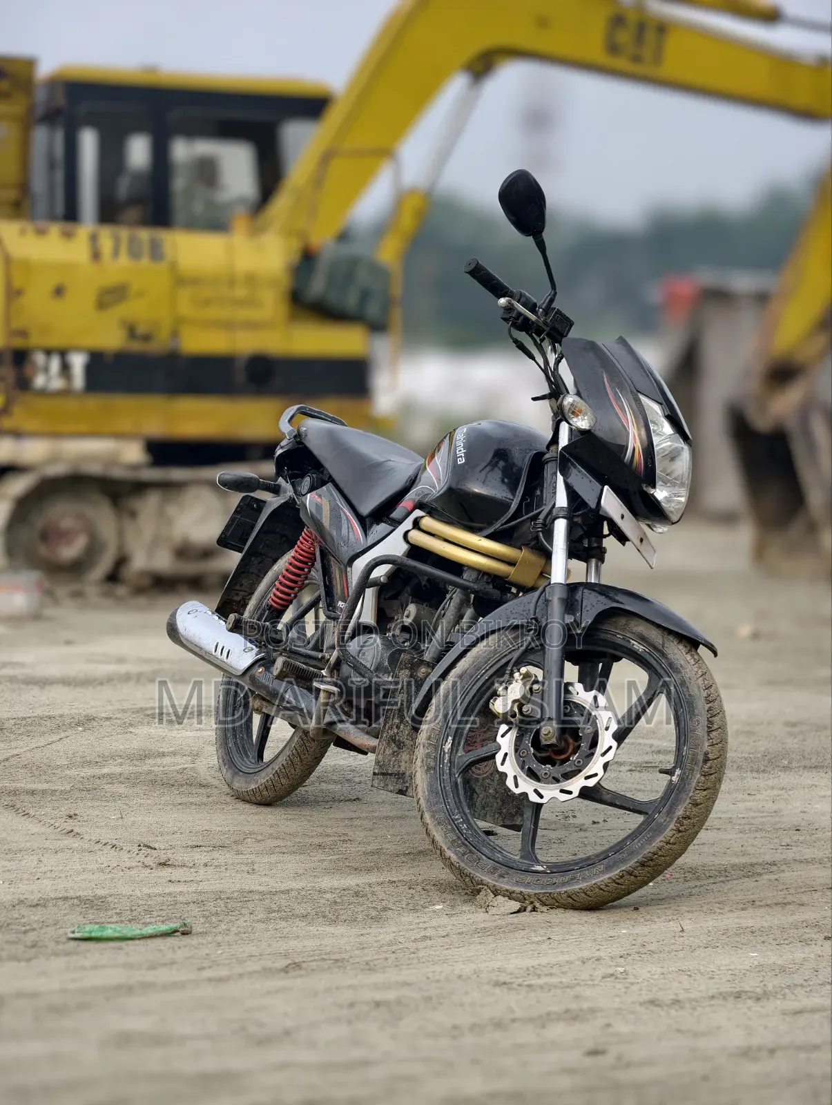 মাহিন্দ্রা সেঞ্চুরো ২০১৬ ব্ল্যাক