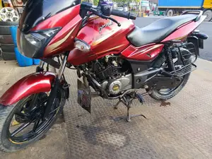 বাজাজ পালসার ১৫০ ২০১৮ লাল