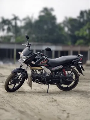 মহিন্দ্রা সেঞ্চুরো ২০১৬ ব্ল্যাক