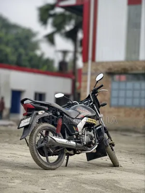 মহিন্দ্রা সেঞ্চুরো ২০১৬ ব্ল্যাক