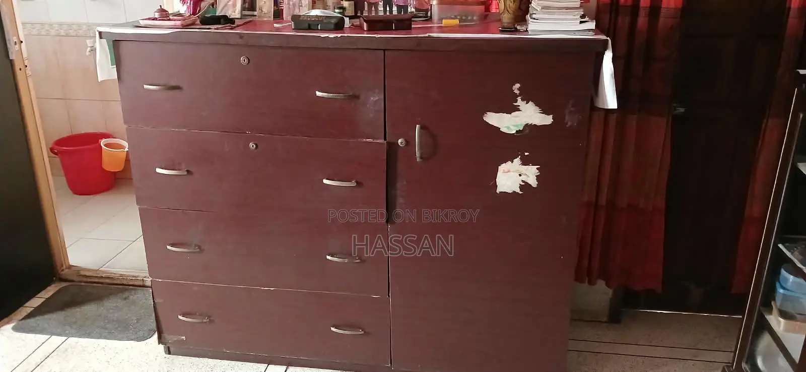 Wardrobe in Wari