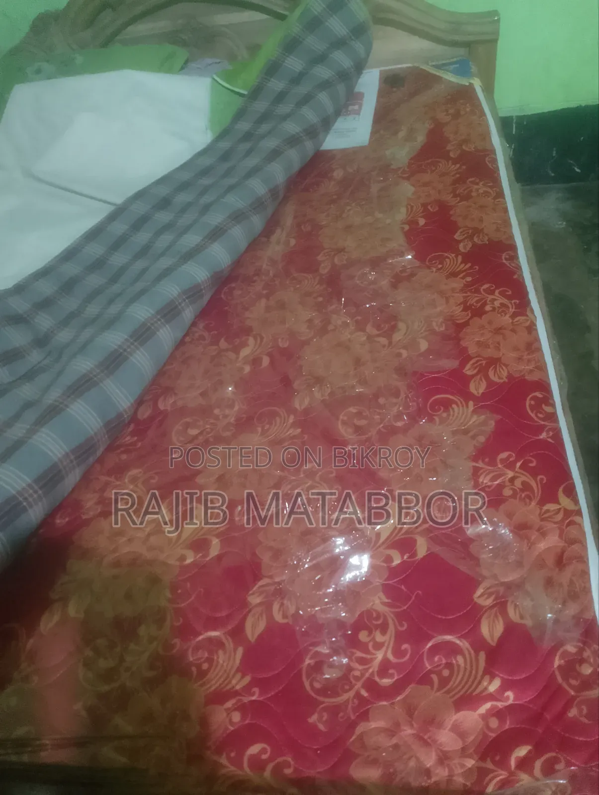 খাট এবং মেট্রেস বিক্রি হবে লোকেশন কুড়িল বিশ্বরোড