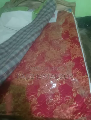খাট এবং মেট্রেস বিক্রি হবে লোকেশন কুড়িল বিশ্বরোড