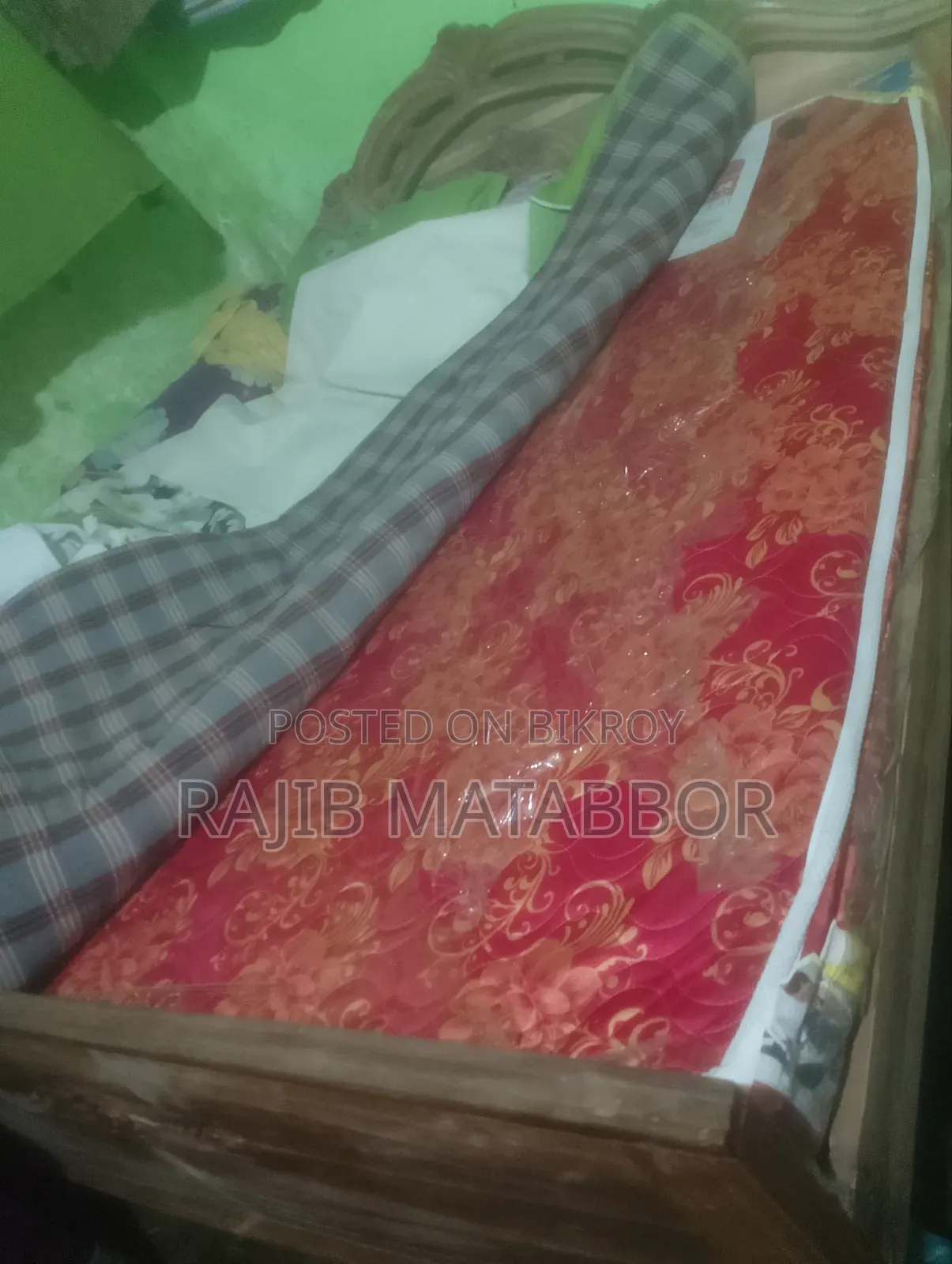 খাট এবং মেট্রেস বিক্রি হবে লোকেশন কুড়িল বিশ্বরোড