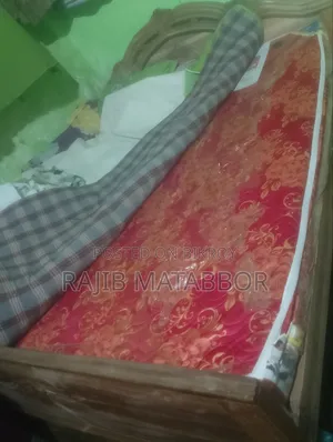 খাট এবং মেট্রেস বিক্রি হবে লোকেশন কুড়িল বিশ্বরোড