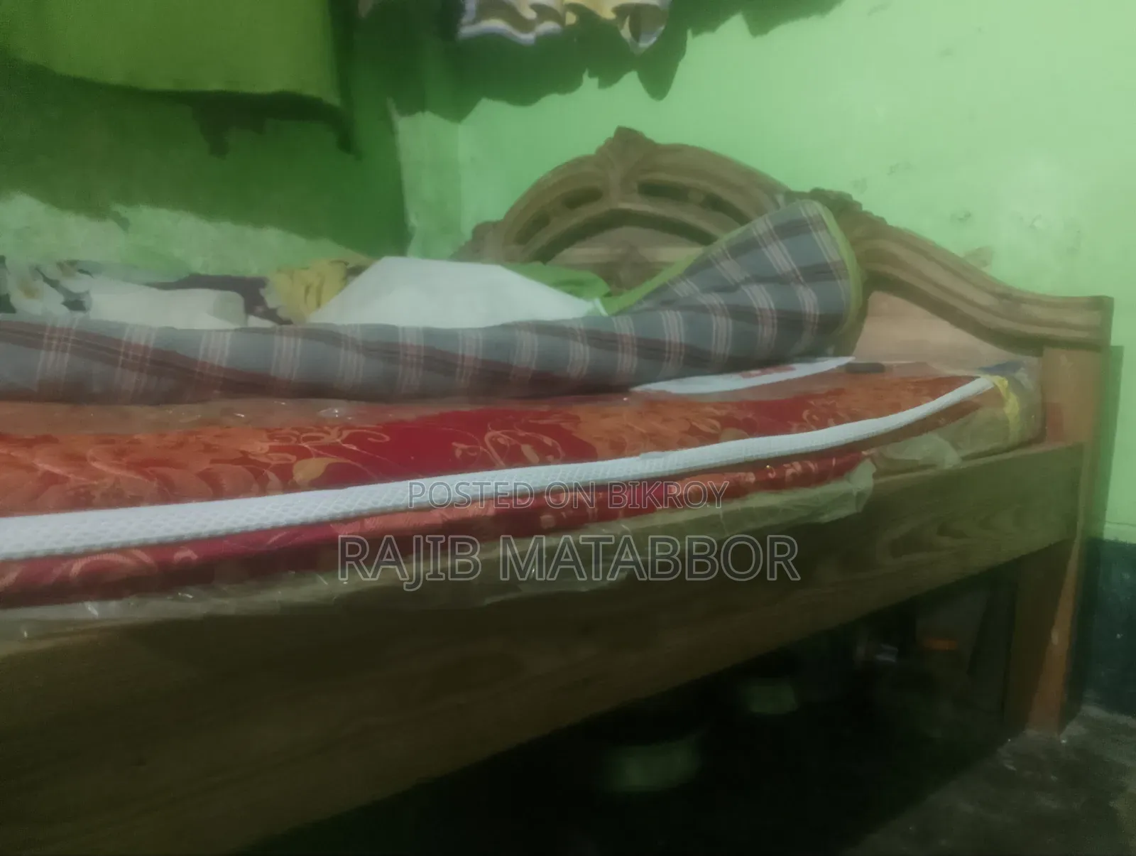 খাট এবং মেট্রেস বিক্রি হবে লোকেশন কুড়িল বিশ্বরোড