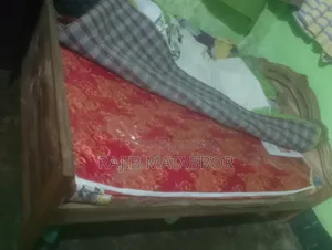 খাট এবং মেট্রেস বিক্রি হবে লোকেশন কুড়িল বিশ্বরোড