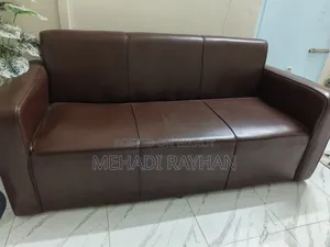 একটা অফিসের সোফা বিক্রি হবে