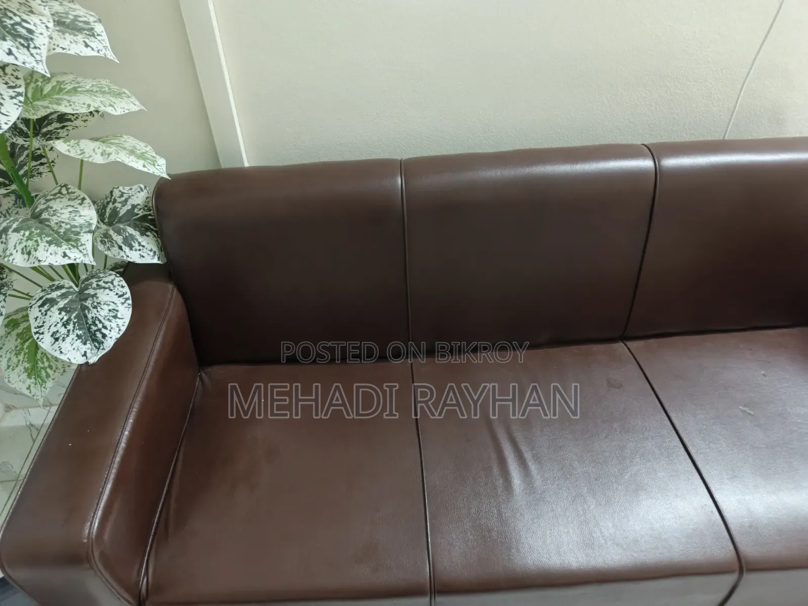 একটা অফিসের সোফা বিক্রি হবে