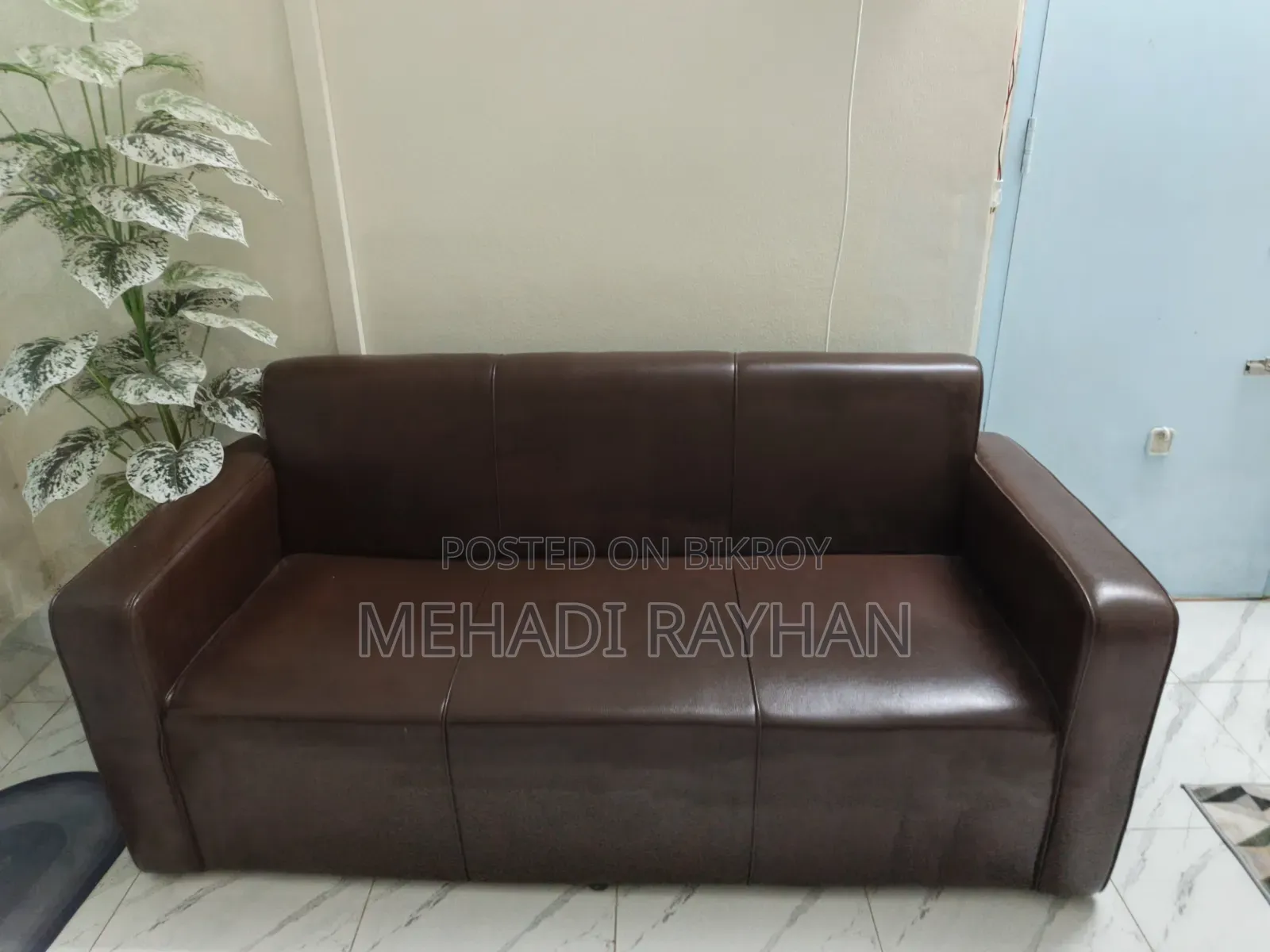 একটা অফিসের সোফা বিক্রি হবে