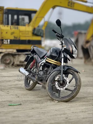 মহিন্দ্রা সেঞ্চুরো ২০১৬ ব্ল্যাক