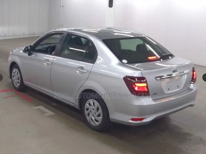 Toyota Axio 2023 Silver
