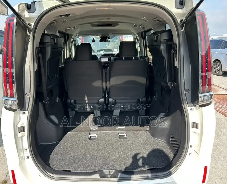 Toyota Noah 1.8 FWD Hybrid (7 Seater) 2021 Pearl