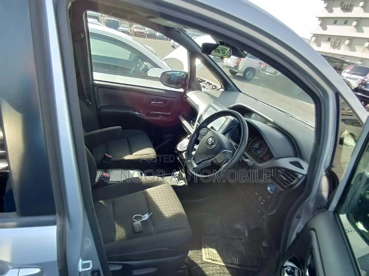 Toyota Noah 2021 Silver