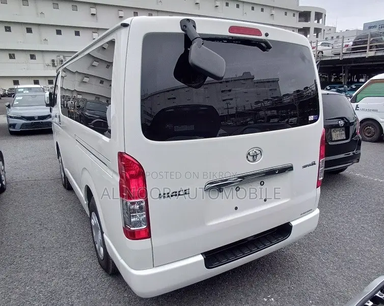 Toyota HiAce 2021 White