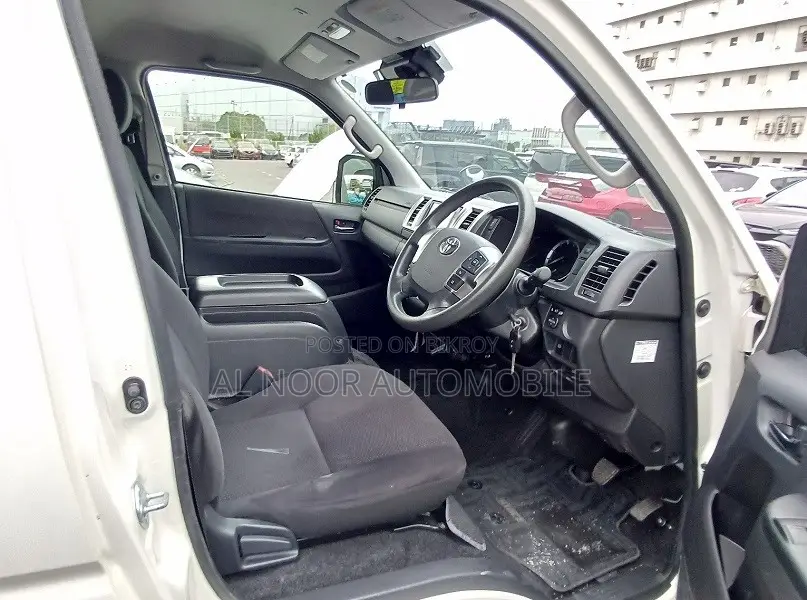 Toyota HiAce 2021 White