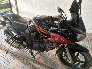 Yamaha Fazer V1 2015 Red