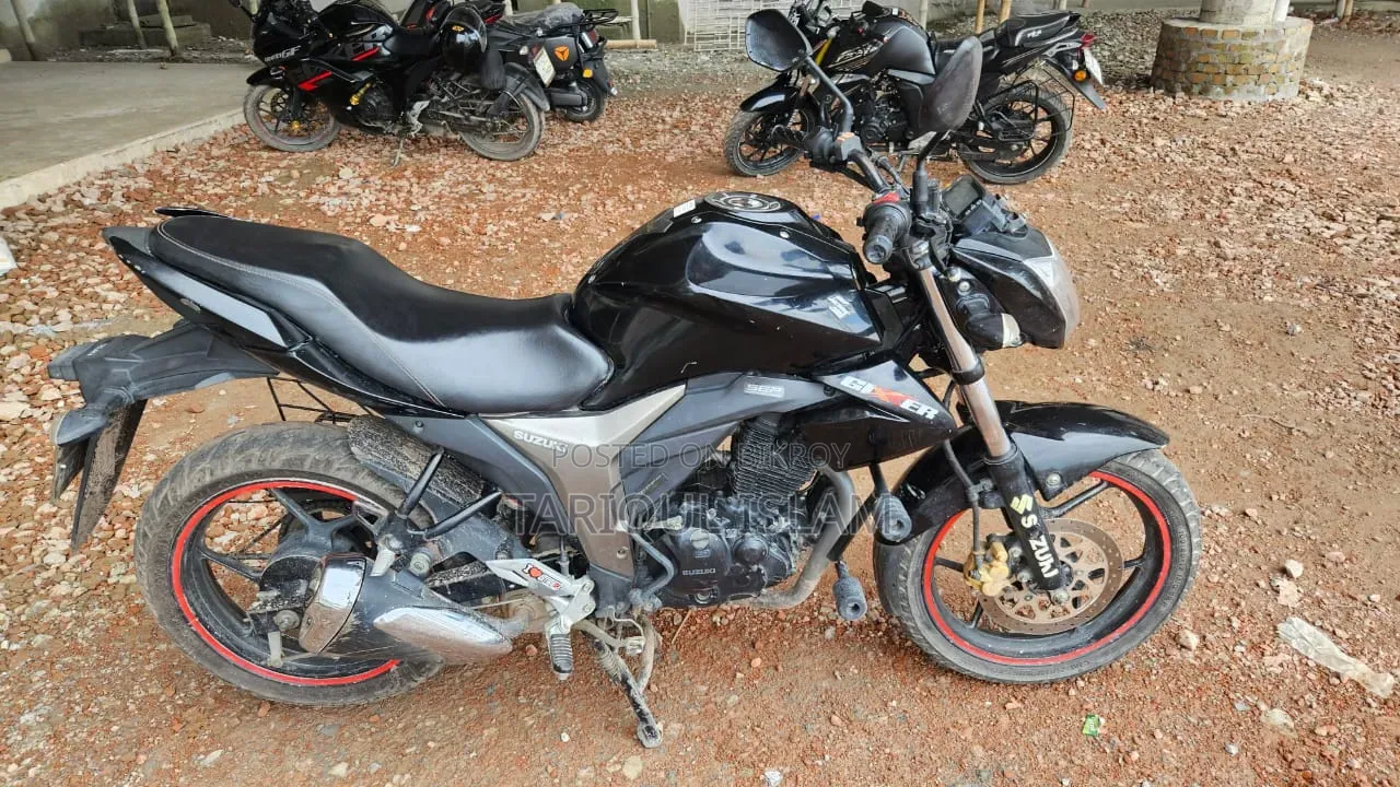 সুজুকি জিক্সার ২০২১ কালো