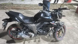 সুজুকি জিক্সার ২০২১ কালো