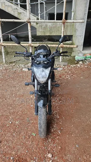 সুজুকি জিক্সার ২০২১ কালো