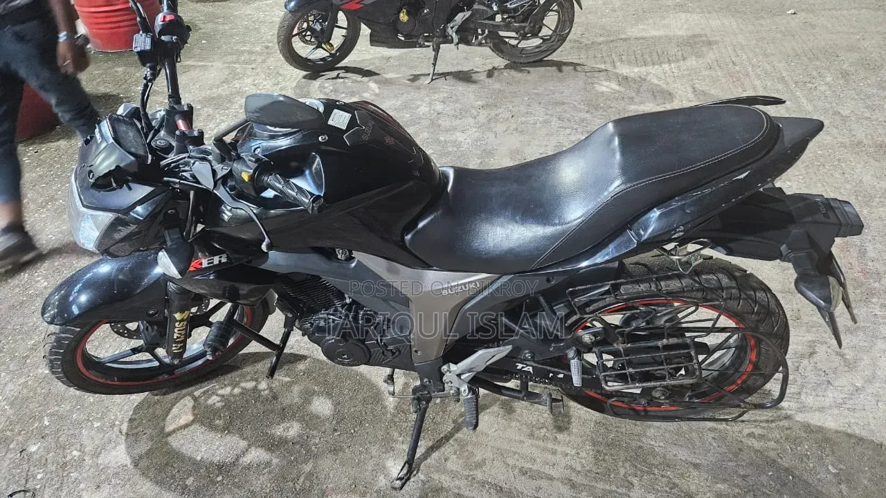 সুজুকি জিক্সার ২০২১ কালো