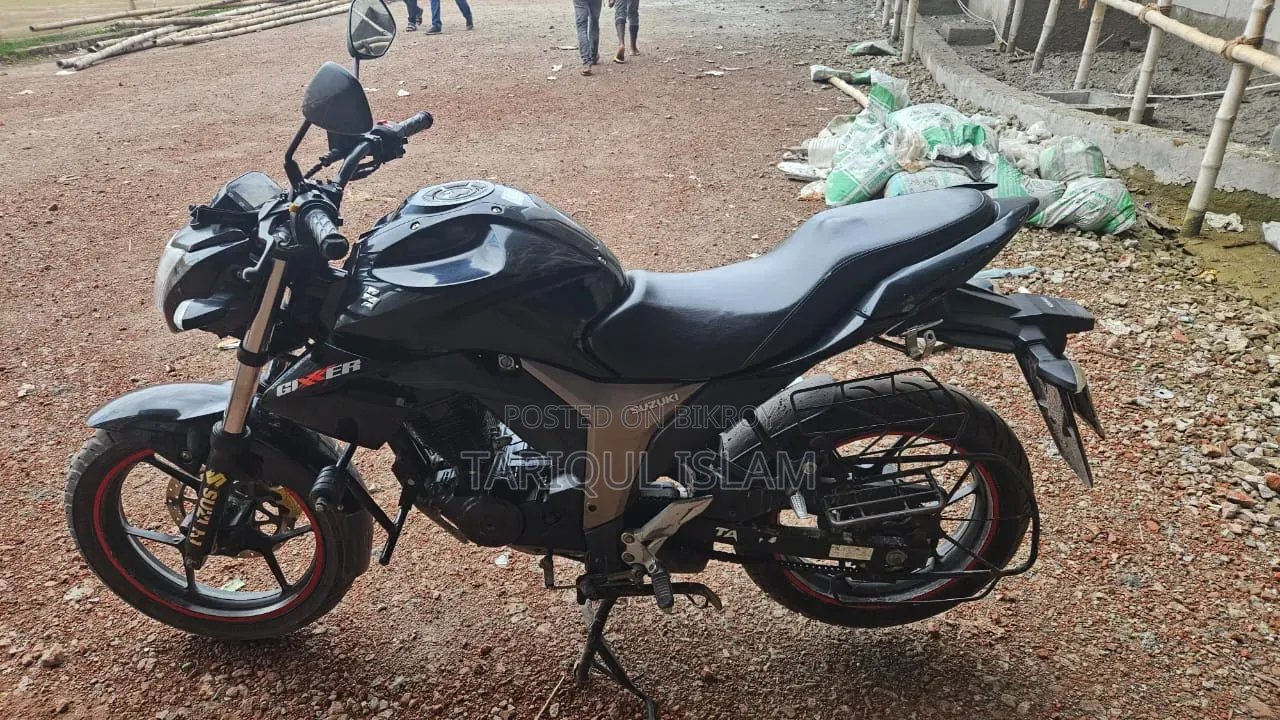 সুজুকি জিক্সার ২০২১ কালো