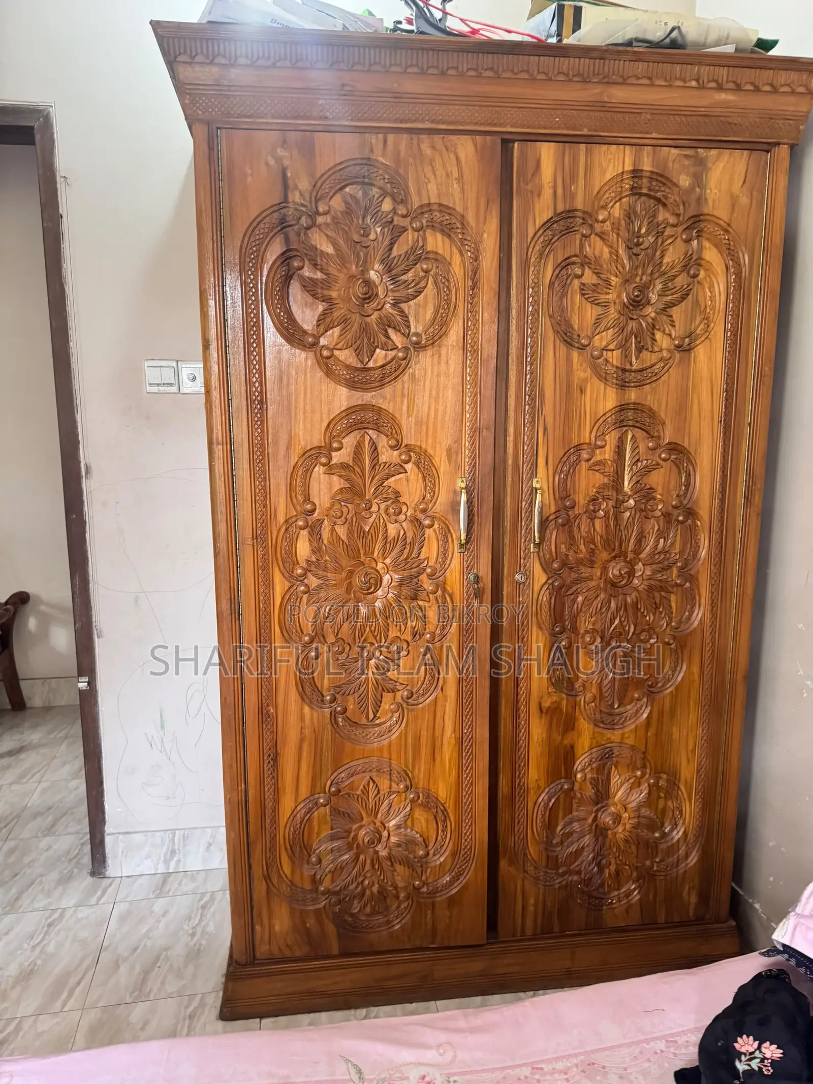 Carved Hill Teak Wooden Almirah – Used for Only 6 Months