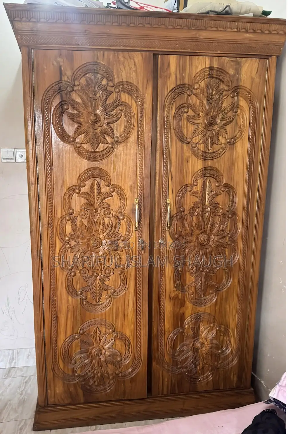 Carved Hill Teak Wooden Almirah – Used for Only 6 Months