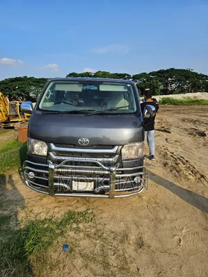 Toyota HiAce 2004 Grey