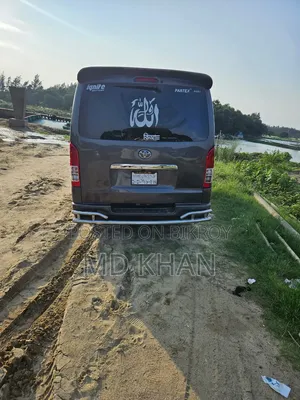 Toyota HiAce 2004 Grey